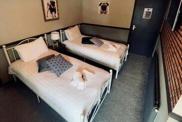 Отель The Italian Greyhound