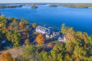 אתר נופש Bay Pointe Inn