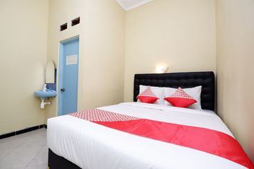 Boytown Hotel By Oyo Rooms