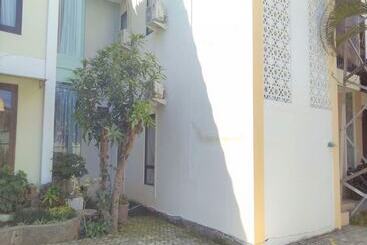پانسیون Comfy Tower House