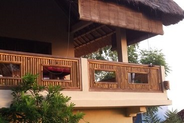 تختخواب و صبحانه Om Shanti Cottages