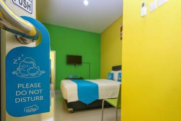 هتل Airy Bandara Adi Soemarmo 3 Solo