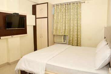 Отель Nand Residency