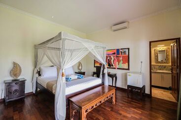 酒店 Poinciana Resort Bali