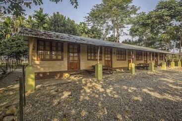 ホテル Resort Gorumara Nest By Oyo Rooms