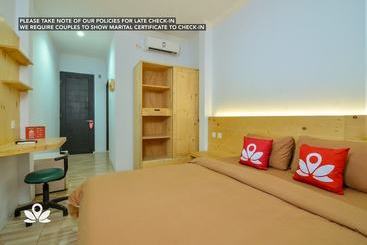 هتل Zen Rooms Near Darmawangsa Syariah