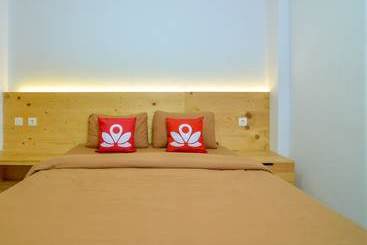 هتل Zen Rooms Near Darmawangsa Syariah