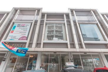 Общежитие Sentul Tower By Oyo Rooms