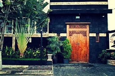 호스텔 Surfers Dorm House
