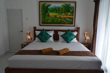 Askara Guest House   Hostel