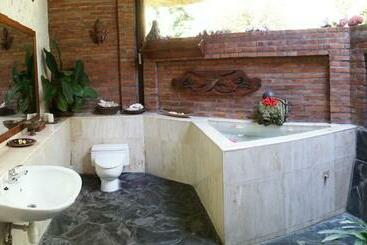 בית מלון כפרי Ciliks Beach Garden