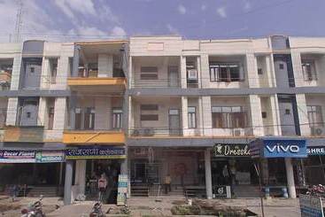 בית מלון כפרי Mid Town