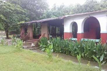 Отель Polo Forest Cottage