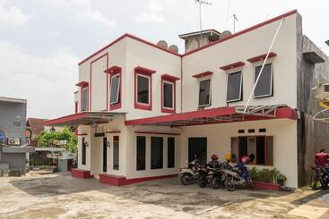 호텔 Reddoorz @ Cibogo Puncak Bogor 2