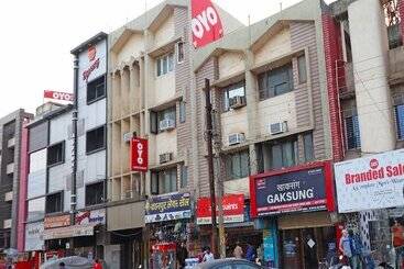 فندق Samrat By Oyo Rooms