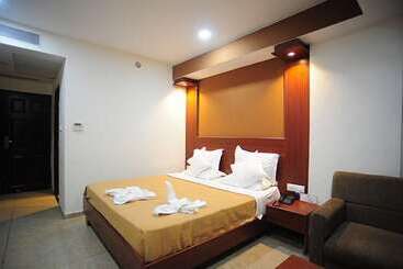 Pride Biznotel  The Maison Anand