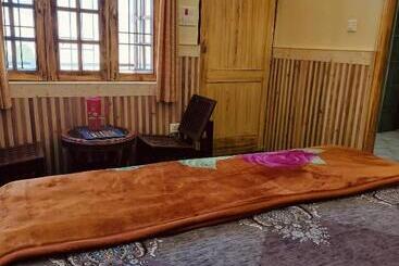 فندق صغير Lovon Hotel And Restaurant