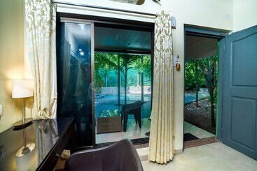 Курорт Silvanus Forest Retreat By Madstays, Alibaug
