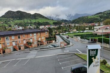 فندق Acebos Arriondas