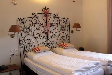 בית מלון כפרי A La Maison Rouge Hôtel & Restaurant