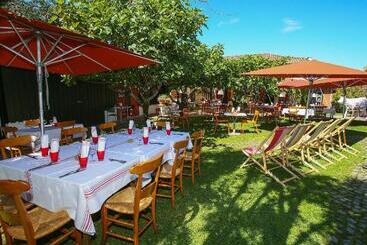 ホテル Hôtel Restaurant Le Résinier