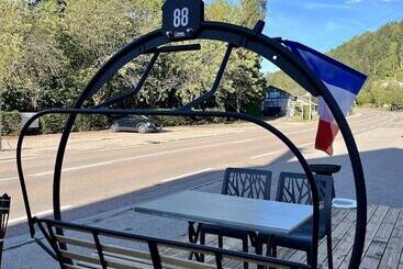 בית מלון כפרי Logis Hôtel, Chalets Et Restaurant Les Chatelminés