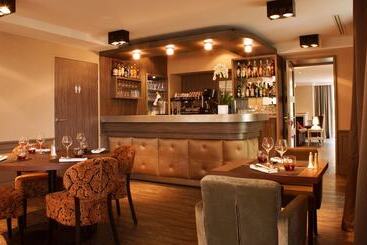 هتل Logis Auberge Saint Simond