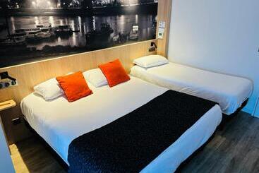 ホテル Logis Hôtel Angers Sud