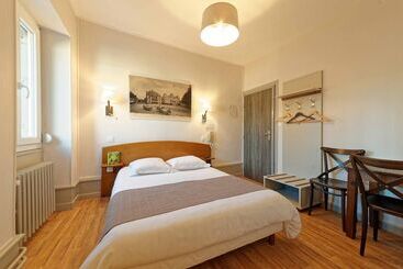 هتل Contact Hôtel Du Commerce Et Son Restaurant Côte à Côte