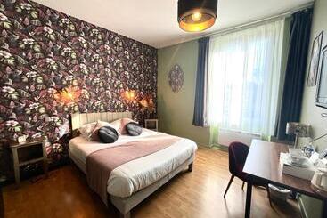 ホテル Logis Hôtel Le Cygne