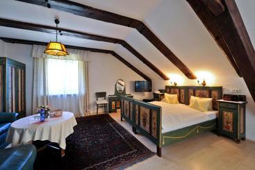 Отель Nikolasch