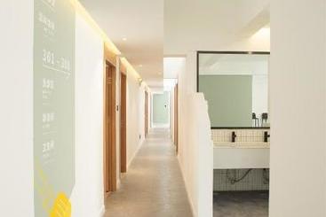 هتل Nea Bay Internation Youth Hostel