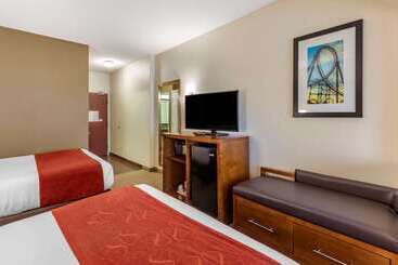 בית מלון כפרי Comfort Suites Near Six Flags Magic Mountain