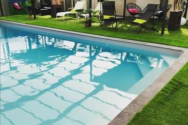 호텔 Logis Hôtel & Spa Le Saint Antoine
