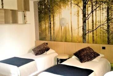 בית מלון כפרי Le Merle Blanc Hôtel Logis