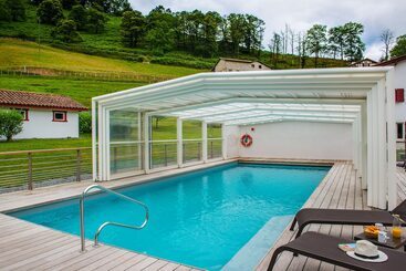ホテル Logis Hôtel Andreinia & Cabanes