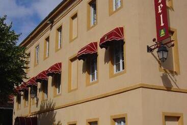 ホテル Logis Des Trois Maures