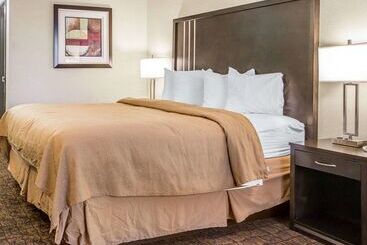 ホテル Quality Inn & Suites Woodland  Sacramento Airport