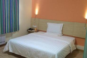 هتل 7days Inn Zhangjiakou Xuanhua Caishenmiao Street