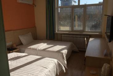 هتل 7days Inn Zhangjiakou Xuanhua Caishenmiao Street