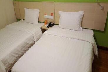 هتل 7 Days Inn Zhangjiakou Mingde North Road