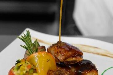 호텔 Logis Hôtel Restaurant Berry Relais