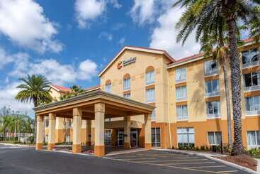 فندق Comfort Inn & Suites Orlando North