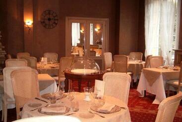 ホテル Logis Hôtel Restaurant Les Airelles