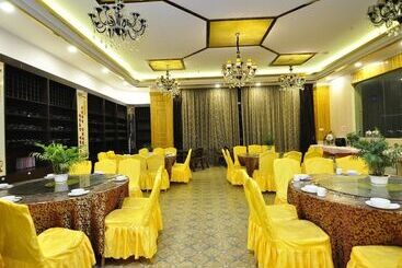 Отель Metropolis Golf Hot Spring