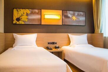 Iu Hotel Anshun Zhenning Huangguoshu Scenic Area Passenger Center