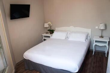 Отель De France