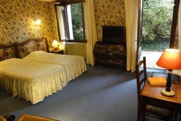 ホテル Hostellerie Sarrasine  Macon Est