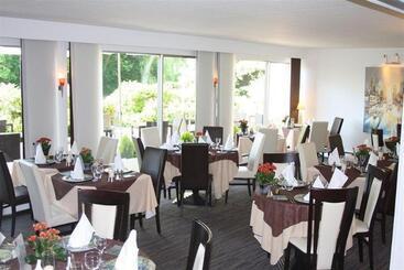 ホテル Logis Hôtel & Restaurant   Le Relais De Montigny