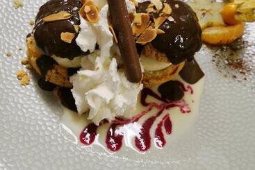 ホテル Logis Hôtel De France